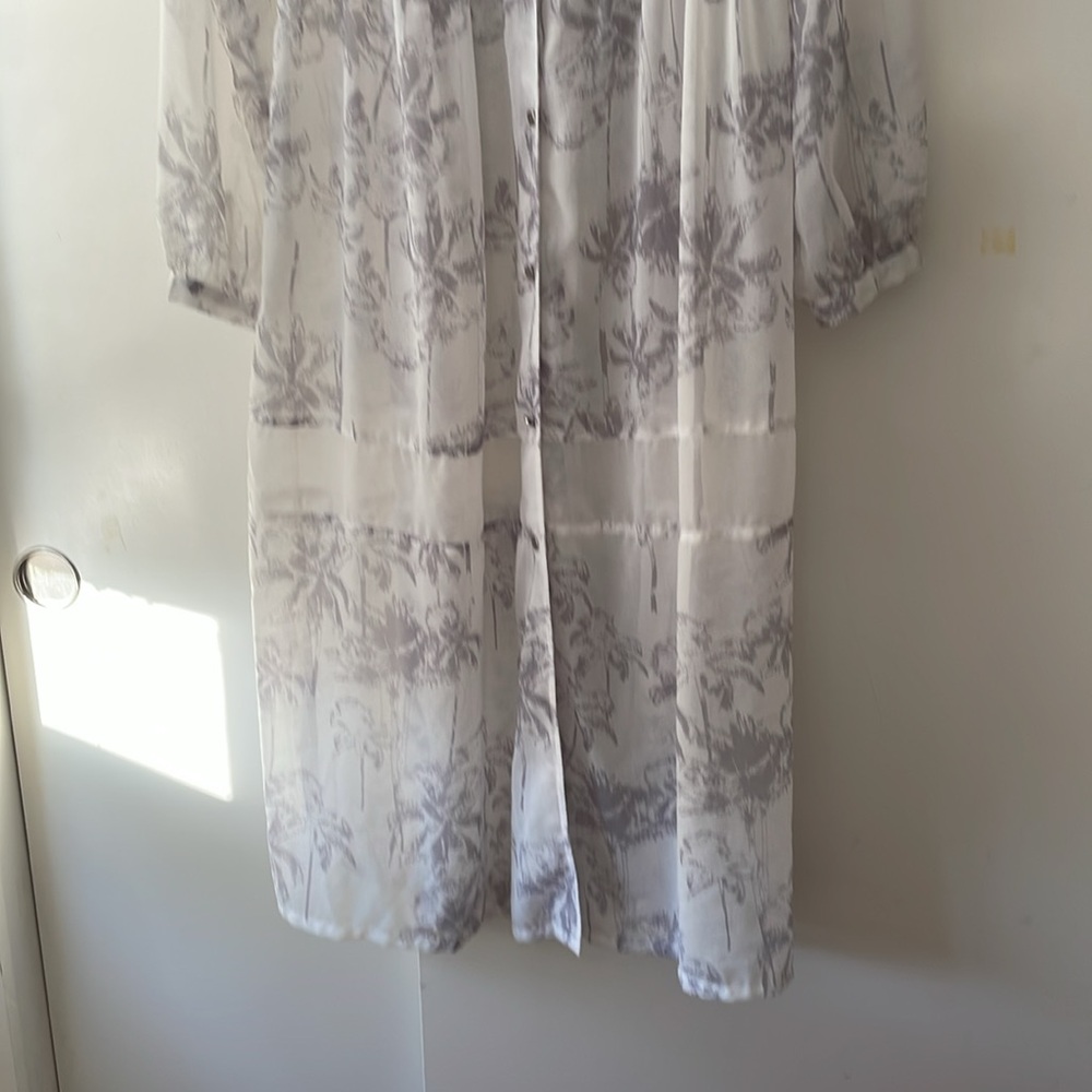 AIRLIE sheer dress size 4 - Picture 3 of 8